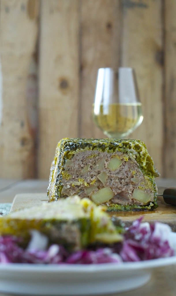 Wirsingtorte auf Radicchio • cookingaffair.de