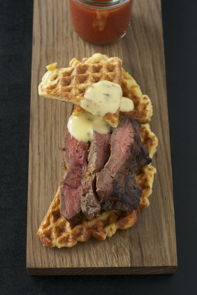 Flat Iron Steak mit Kartoffelwaffel und Sauce Béarnaise