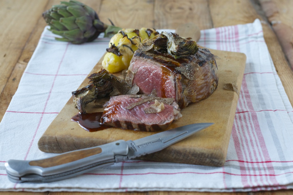 Entrecôte double, Jus, Trüffelkartöffelchen und Artischocken ...