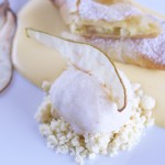 Cheesecakebonbon, BirnenbrandSabayon, Birnensorbet auf Milch-Crumble, Birnensegel