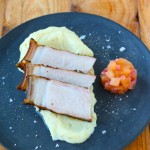 Alte Wutz vom Smoker, Fenchel-Koriander-Rub mit Apfelrelish und KaKoPü