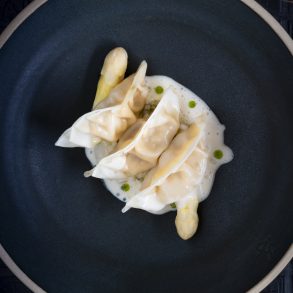 Gyoza_mit_Spargel_und_DashiVeloute